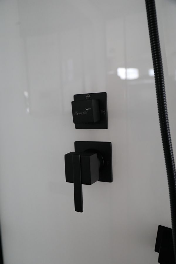 Душевая кабина Ceruttispa Viva91B, тропический душ, закрытая, 90х90х215