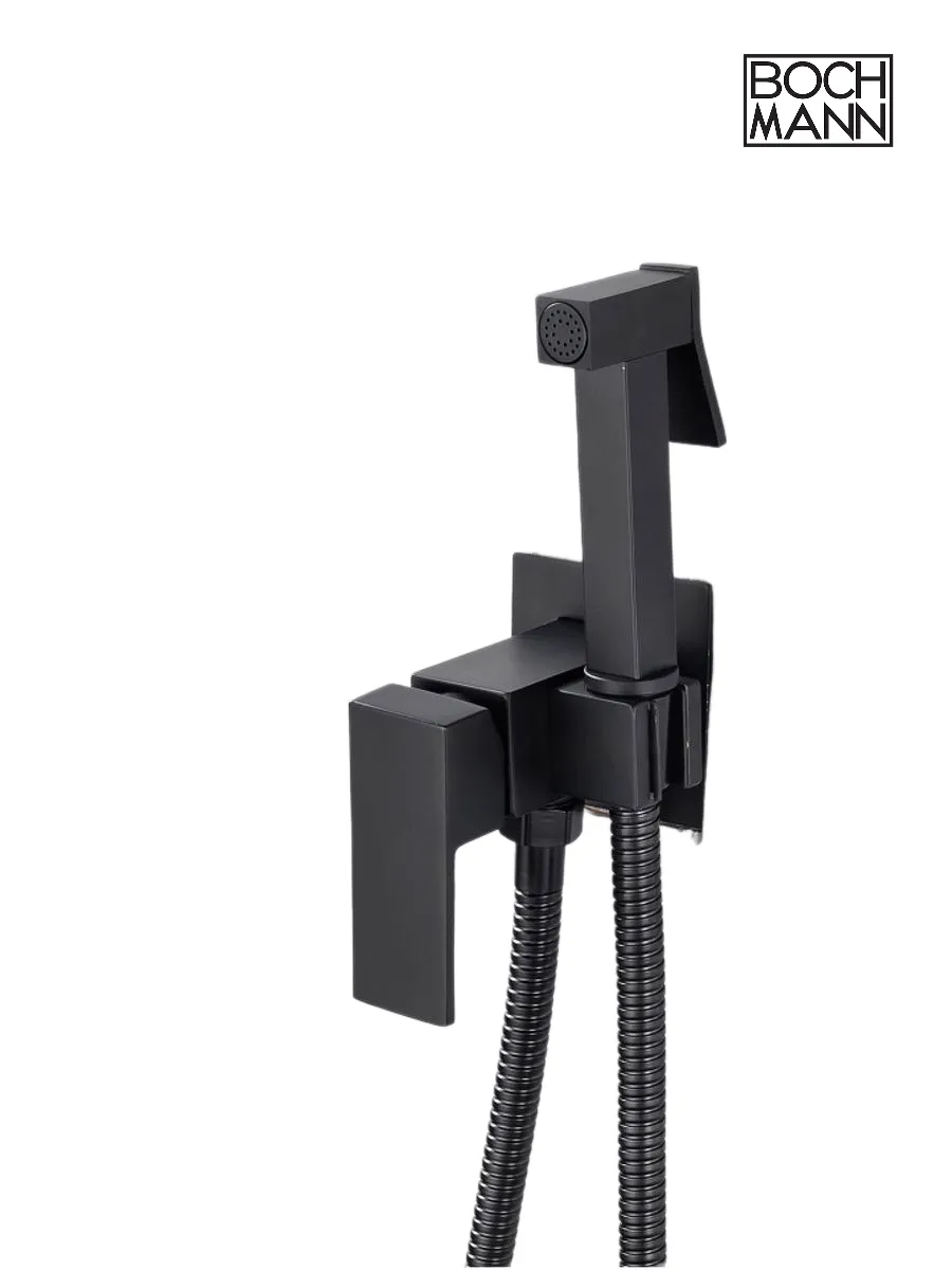 Надежное крепление лейки на смесителе.